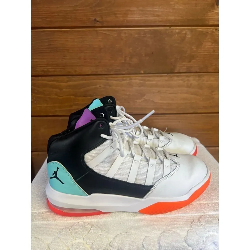 Nike  Air Jordan  Max Aura GS White Aurora Green AQ9214-102 Sz 5.5 Youth